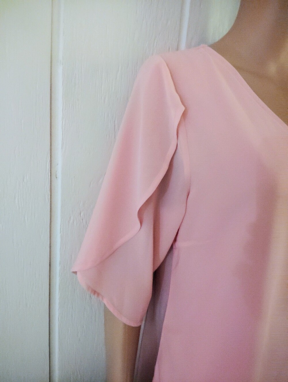 NWOT!! Anna-Kaci Light Pink V-Neck Flutter Sleeve Blouse. Size L - Picture 3 of 6